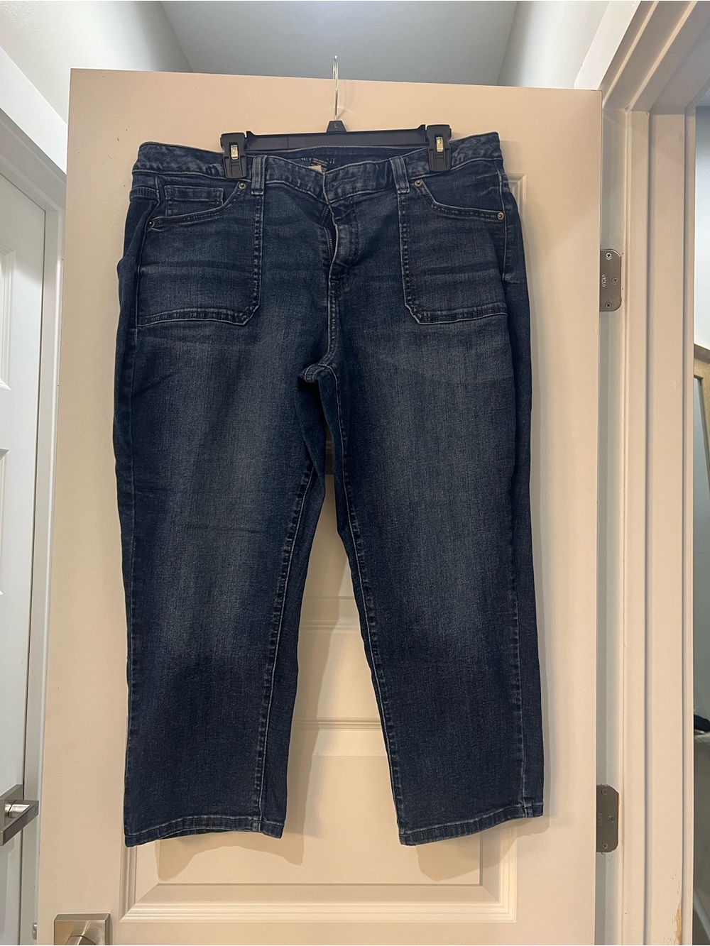 Lane Bryant Women’s Size 20 Dark Wash Capri Jeans with Front Patch Pockets